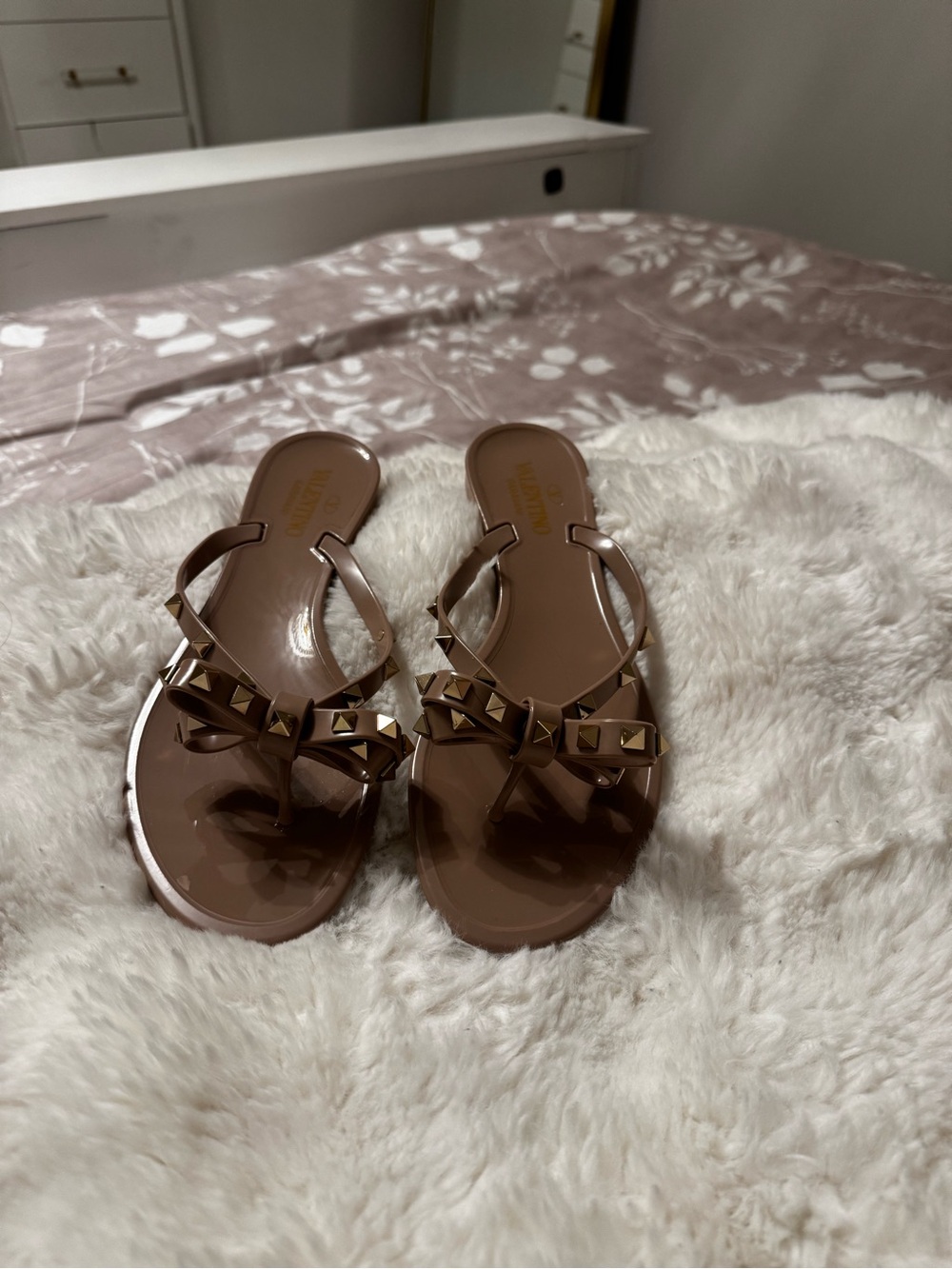 Valentino Garavani Rockstud PVC Jelly Thongs
Size 41 which is exactly 26.6 cm - Picture 3 of 8
